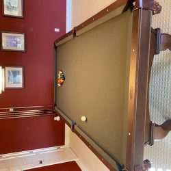 Olhausen 8 Ft Americana Pool Table and all equipment